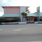 Beach & Town Motel