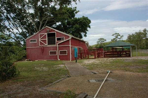 Tradewinds Stables At Tradewinds Park
